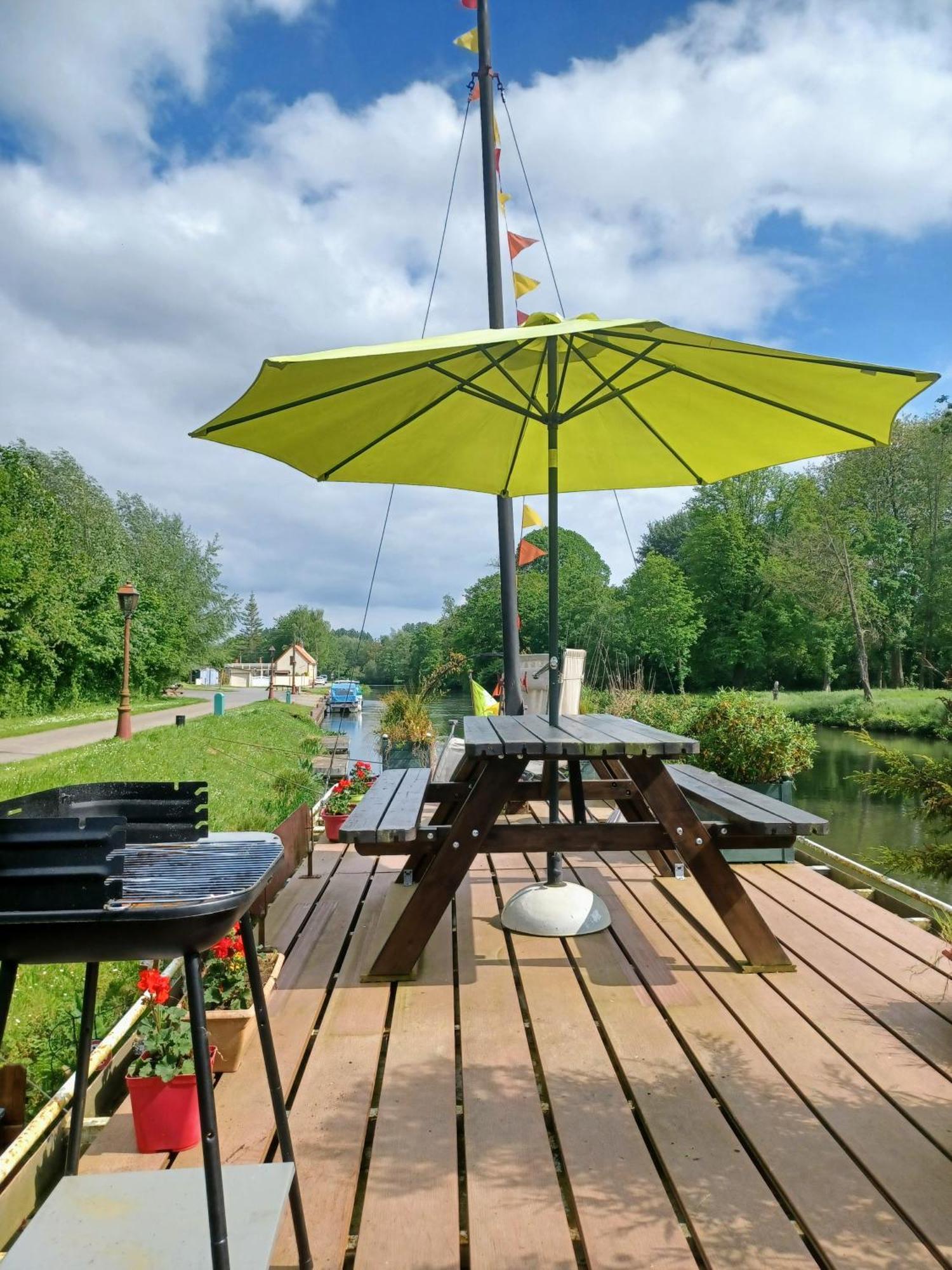 Sur La Somme A Bord De La Peniche Arche De Noe Hotel Pont-Rémy Buitenkant foto