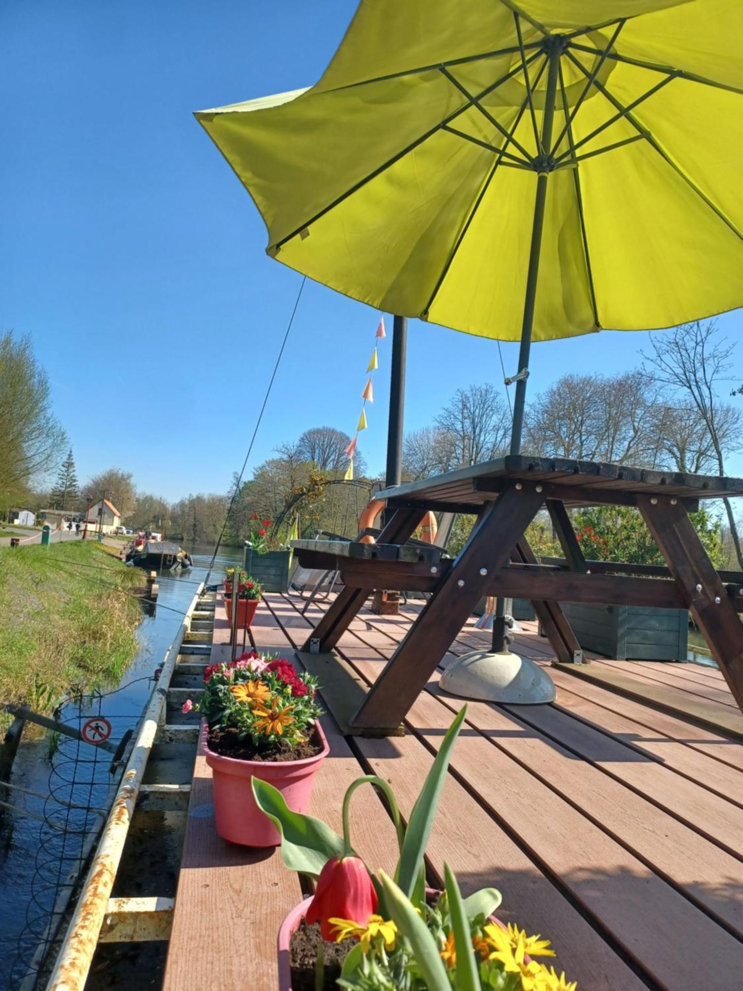 Sur La Somme A Bord De La Peniche Arche De Noe Hotel Pont-Rémy Buitenkant foto